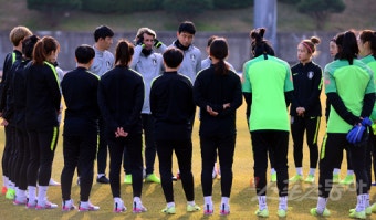 ‘이번엔 여자축구’ 사상 첫 올림픽 본선행 향한 출정