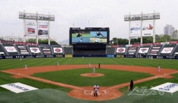 [포토] 엘린이들의 특별한 영상 시구