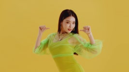 청하 ‘Be Yourself’ 뮤비 화제…쿨섹시 매력 발산