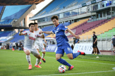 ‘수원 김민우 골 취소’ KFA, “선 넘은 타가트의 골키퍼 방해”