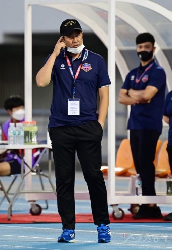 [포토] 김도균 감독 ‘머리를 써야지’