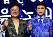 [포토] 남진-설운도, 트로트 열풍에 선배로써 뿌듯~
