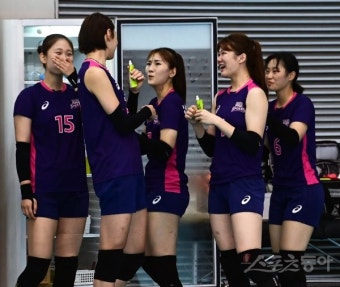 [포토] 김연경 주위로 몰려드는 흥국생명