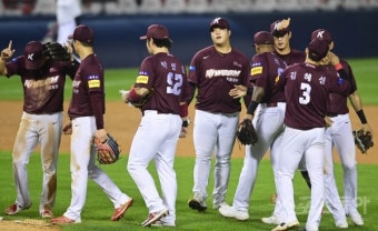 [포토] 키움, 두산 8-5로 잡고 2위를 향하여!