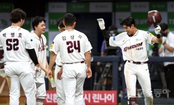 [포토] 끝내기 홈런 이정후 ‘끝내줬어’