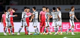 [포토] 축구대표팀 형-아우 대결에서 형의 완승!