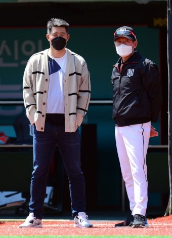 [인터뷰] KT 이강철 감독, “대형계약? PS만 신경”… 이숭용 단장, “홀가분”