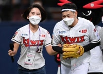 [포토] 박수미-김주일 ‘kt의 숨은 공로자들~’