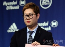 [전문] BJ 감스트, 방송 중 머리부상 “뇌진탕·뇌출혈 소견…입원 중”