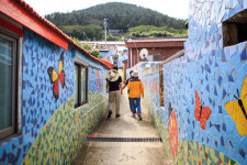 [김재범 기자의 투얼로지] “벽화골목·섬티아고…예술 섬으로 떠나요”