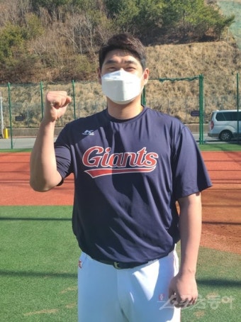 “전향 후 본격 첫 시즌, 롯데 투수 나균안으로 눈도장 찍을게요”
