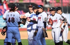 [포토] KT, KIA 9-2로 잡으며 스윕승!