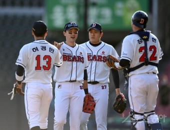 [포토] 양석환 ‘두산 위닝시리즈’