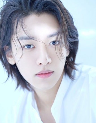 싱어게인 17호 가수 한승윤, 이승철 소속사와 전속계약 [공식]