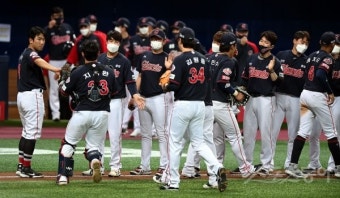 [포토] 롯데, 키움에 4-2 승리하며 2연승!