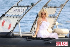 빅토리아 실브스테드, 보트 위 화이트 여신 [포토화보]