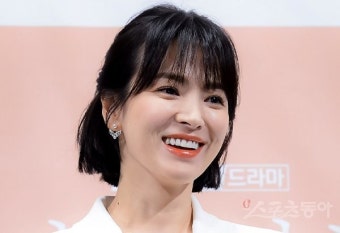 송혜교 또… ‘뉴욕 독립운동 역사 안내서’ 기증 [공식]