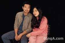 [DA포토] 시무 리우·아콰피나, 다정하게 (샹치)