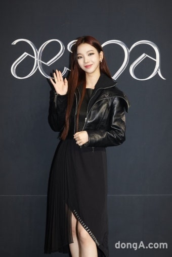 에스파 카리나 “윈터 단발에 흑발, ‘새비지’ 콘셉트 찰떡”