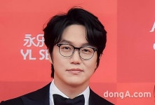 “‘설강화’ 논란=폭력”이라던 성시경 씨, 말 좀 해보세요 [홍세영의 어쩌다]