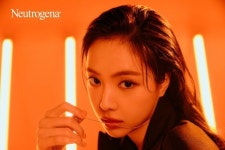 손나은, 탄탄한 복근 노출 ‘힙하다’ [화보]