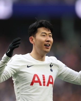 손흥민 1골·1도움 폭발에 토트넘 5-1 대승…경기 후엔 옛 동료와 회포 [여기는 런던]