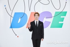 온유, 반가운 손인사 [DA포토]