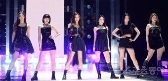 르세라핌 ‘런웨이 같은 쇼케이스’ [포토]
