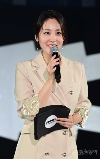 신아영 ‘르세라핌 쇼케이스 시작합니다’ [포토]