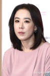 배우 강수연, 심정지 상태로 병원 이송