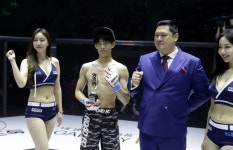 굽네 로드FC 060 대회 찾은 합천 모터스 유성재 대표 [포토]