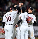 ‘이변은 없었다’ 정규시즌 4위 KT, 6-2로 KIA 제압하고 준PO행