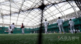 LG 7일 마무리훈련 돌입…염경엽 신임 감독, 8일 1·2군 선수들과 첫 만남