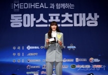 밝은 웃음으로 동아스포츠대상 빛낸 여자농구 ‘국보센터’ 박지수 [동아스포츠대상]