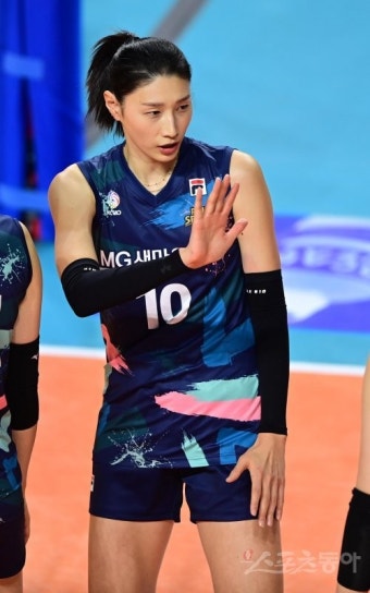 김연경 생애 첫 MVP…남자부는 레오가 영광 [V리그 올스타전]