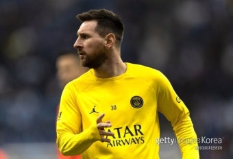 ‘PSG 비상’ 메시 햄스트링 부상→챔스 16강 어쩌나
