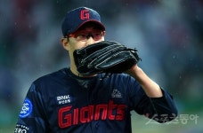 박세웅, 만루 위기를 넘겼어~ [포토]