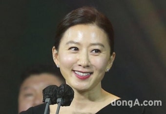 [단독] 김희애, 유재석과 재회…‘유퀴즈’ 전격 출연