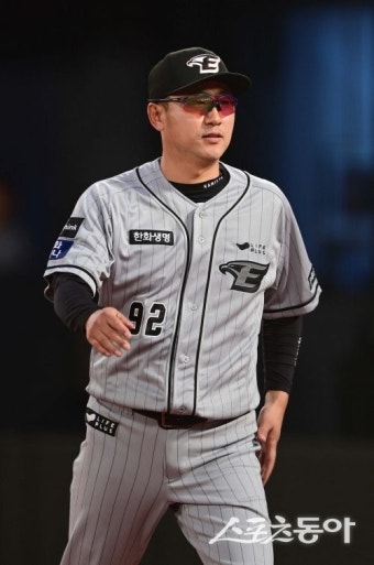 “리스크 줄여줘” 수베로 감독에게도 성과 돌린 한화 최원호 감독