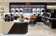 유라, 현대백화점 중동점 리뉴얼 오픈