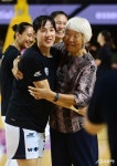 여자농구 전설 박신자와 전설로 향하는 김단비 [포토]