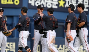 최원호 감독 ‘2연승 하이파이브’ [포토]