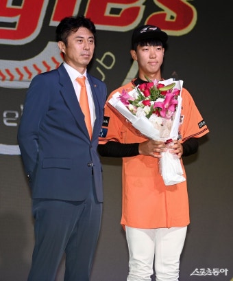 황준서, 1라운드 1순위로 한화 지명 [포토]