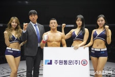 주원통운 최병성 부장과 양지용 선수 [포토]