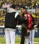 염경엽 감독 ‘수고하셨습니다’ [포토]