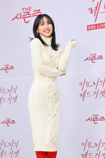 이효리 “‘이소라의 프로포즈’ 때 핑클 데뷔, 라이브 덜덜 떨었던 기억” (레드카펫)