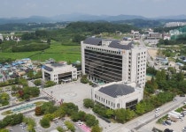 ‘충주시청 광장 잔디식재’로 새롭게 탈바꿈