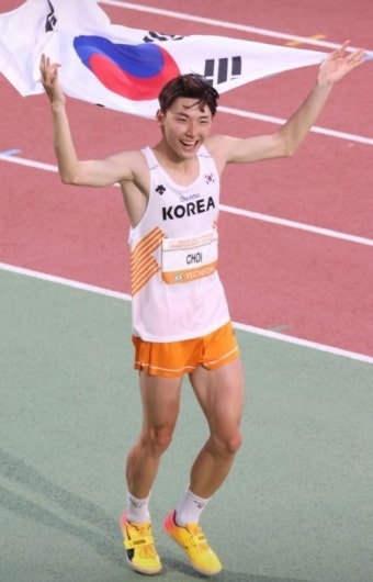 ‘높이뛰기 기대주’ 최진우, 우상혁과 한솥밥