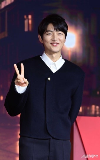 ‘로기완’ 감독 “탈북민 役 송중기 미모? ‘오히려 좋아’…덕 봤다”