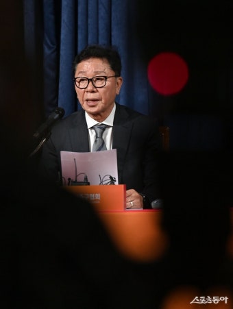 정해성 위원장 ‘정식 감독을 면밀히 검토 후’ [포토]